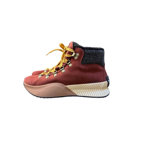 Sorel Women's Out N About III Conquest‎ WP Waterproof Boots Red Black Size 8.5 - Picture 1 of 9